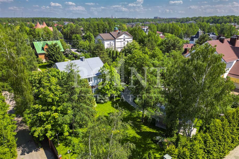 3-этажный коттедж 400 м² с отделкой