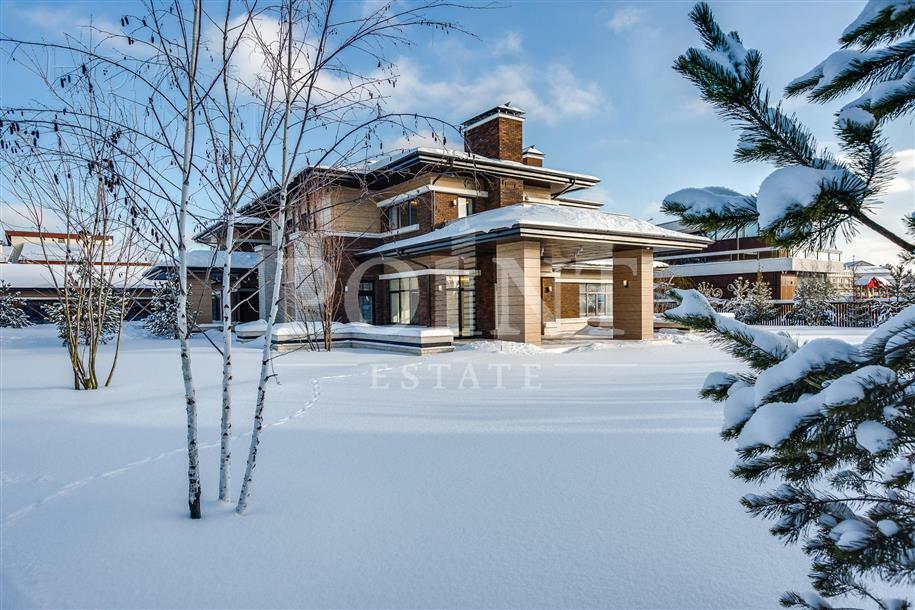 2-этажный коттедж 1 900 м² без отделки