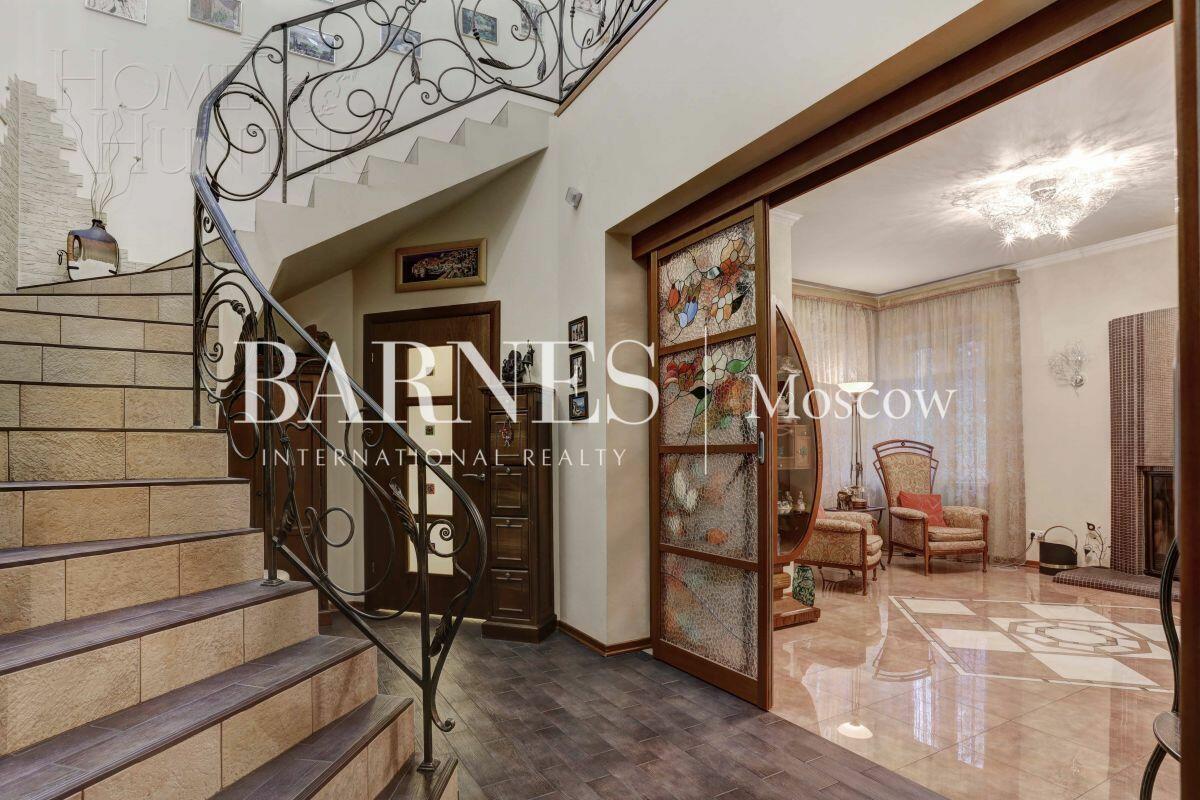 2-этажный коттедж 300 м² с отделкой