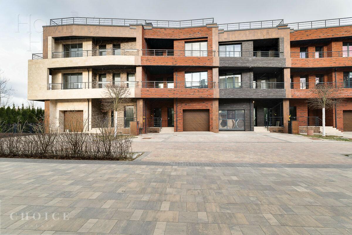 3-этажный таунхаус 244 м² без отделки