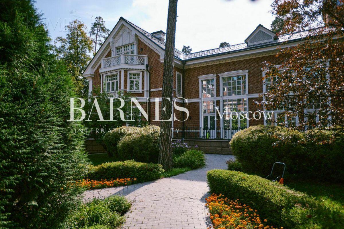 2-этажный коттедж 1 703.4 м² без отделки