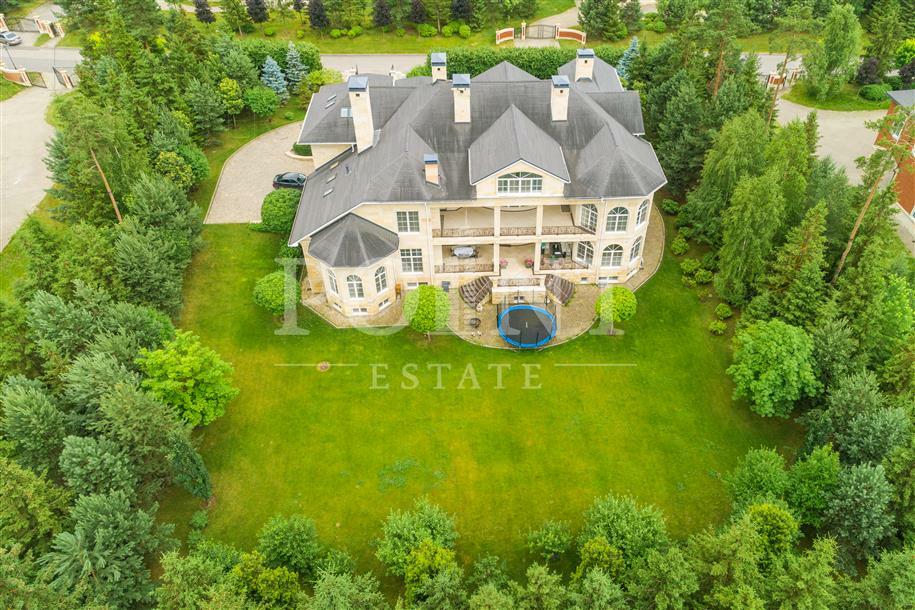 2-этажный коттедж 1 800 м² с отделкой