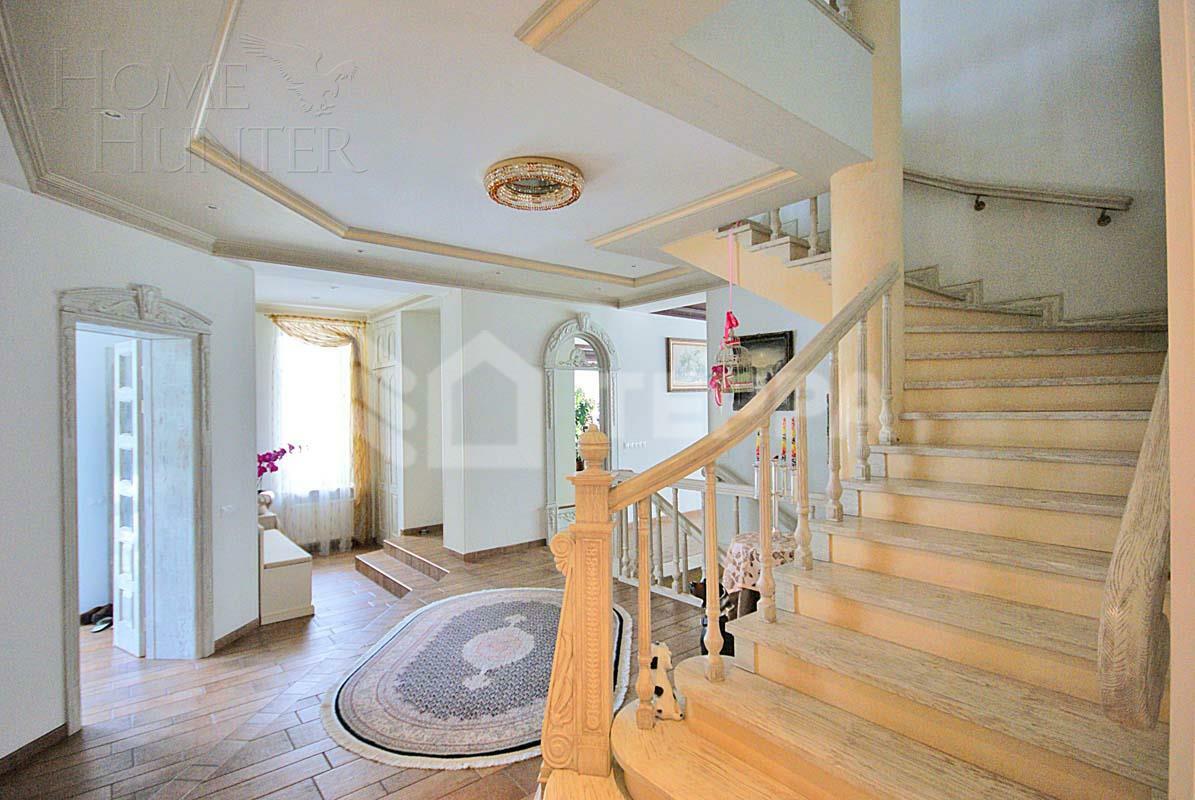 КОТТЕДЖ 1 100 м² с отделкой