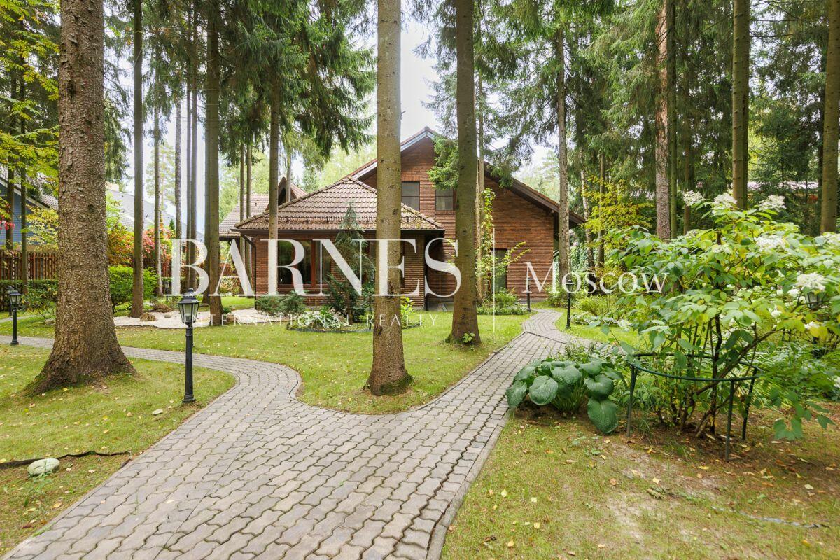 2-этажный коттедж 398.2 м² с отделкой