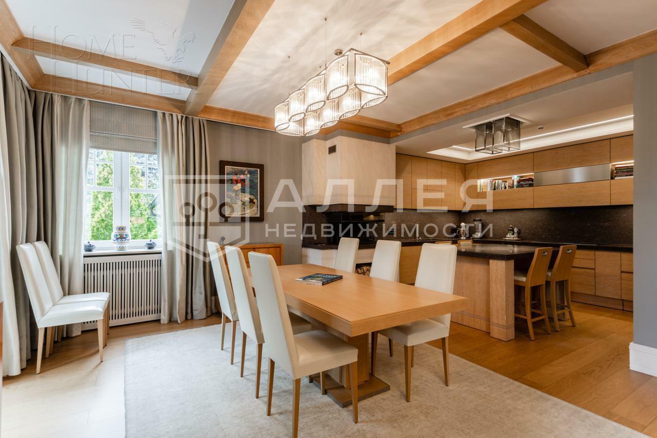 2-этажный коттедж 1 000 м² с отделкой