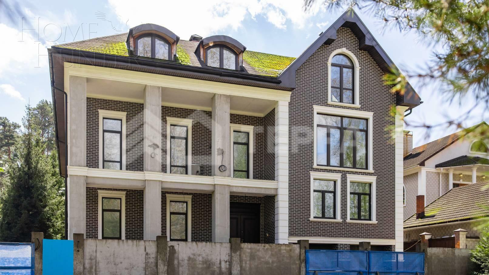 2-этажный коттедж 1 300 м² без отделки