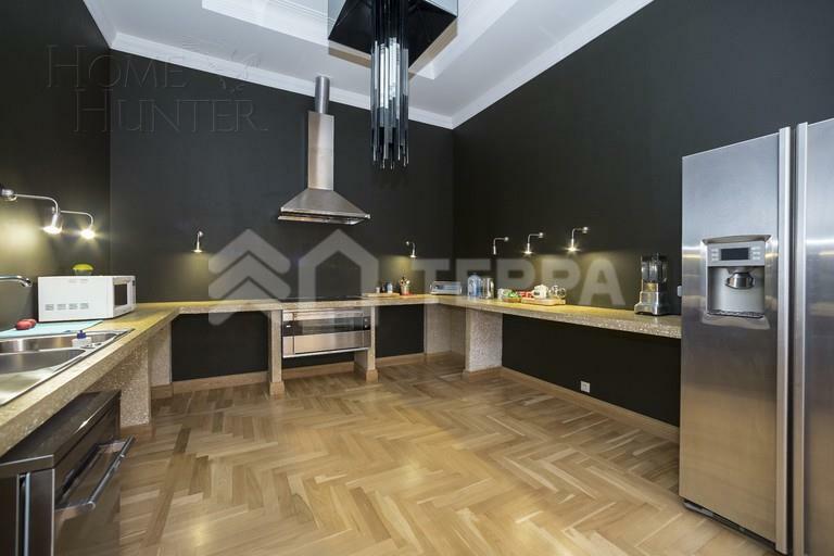 3-этажный коттедж 1 057 м² без отделки