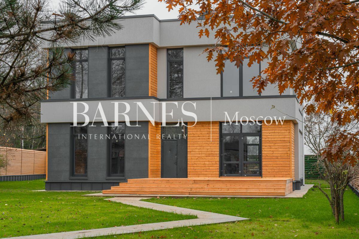 2-этажный коттедж 250 м² без отделки