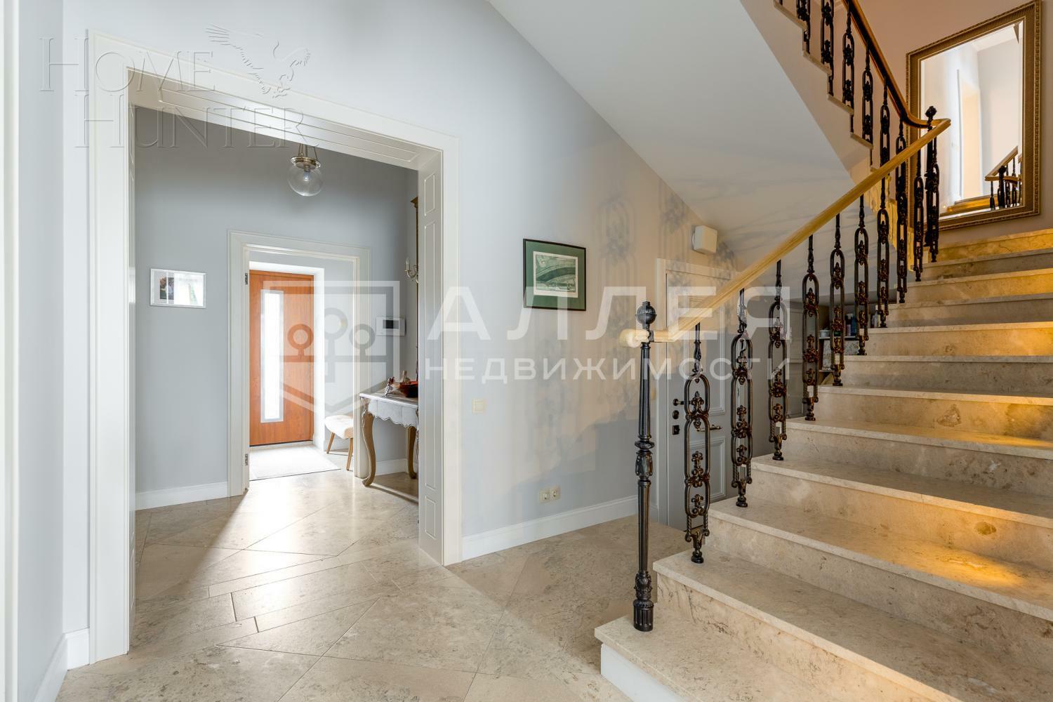 3-этажный таунхаус 300 м² с отделкой