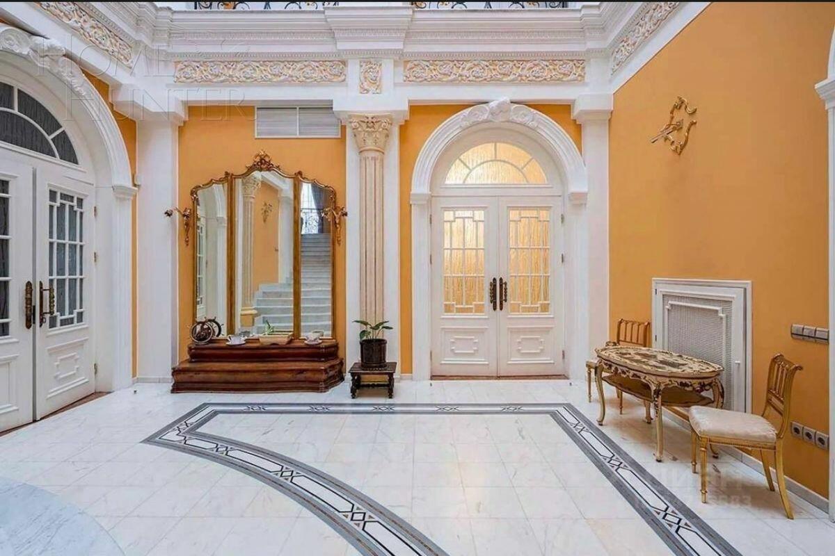 3-этажный коттедж 1 600 м² с отделкой