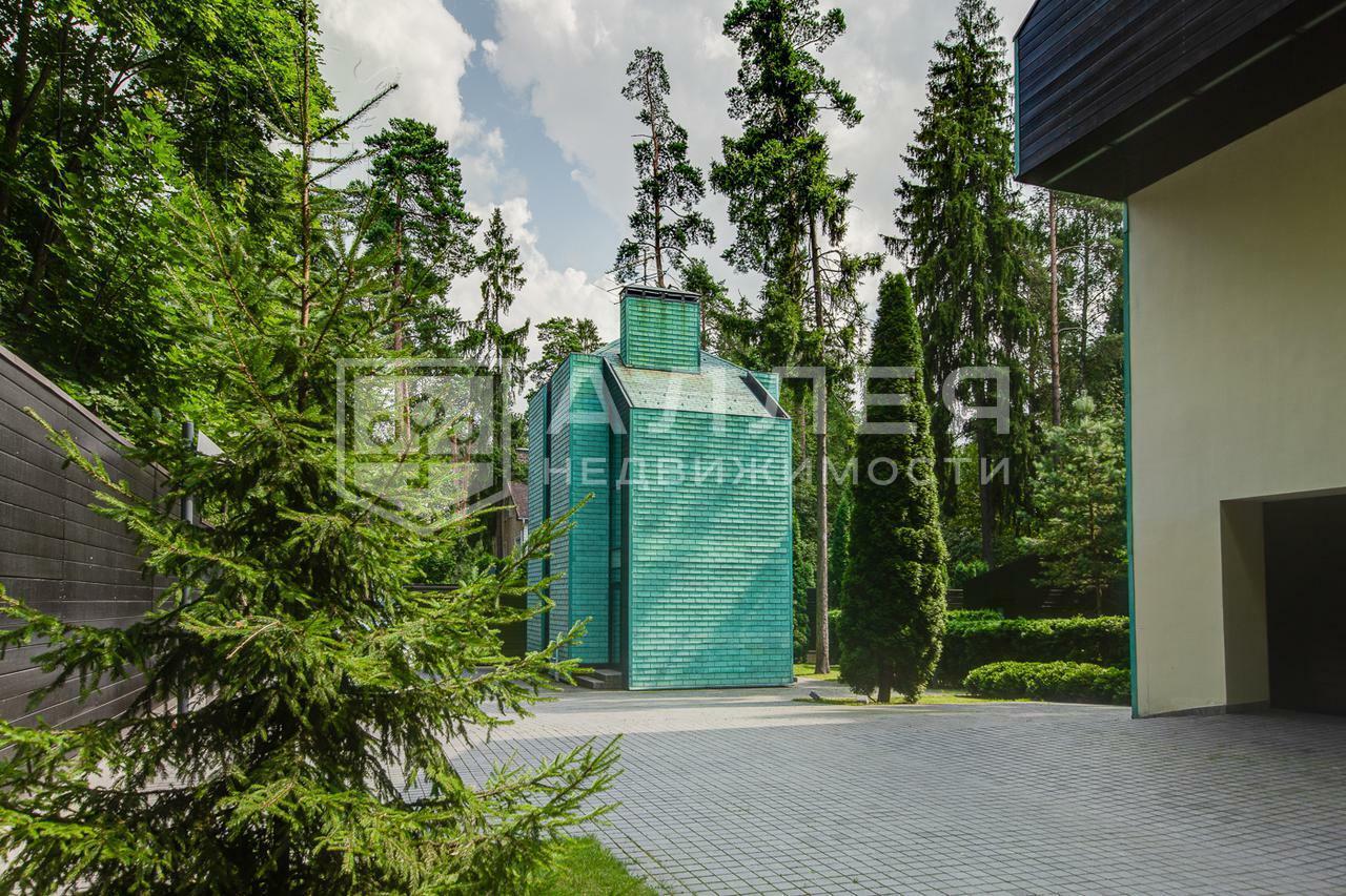 4-этажный коттедж 1 100 м² с отделкой