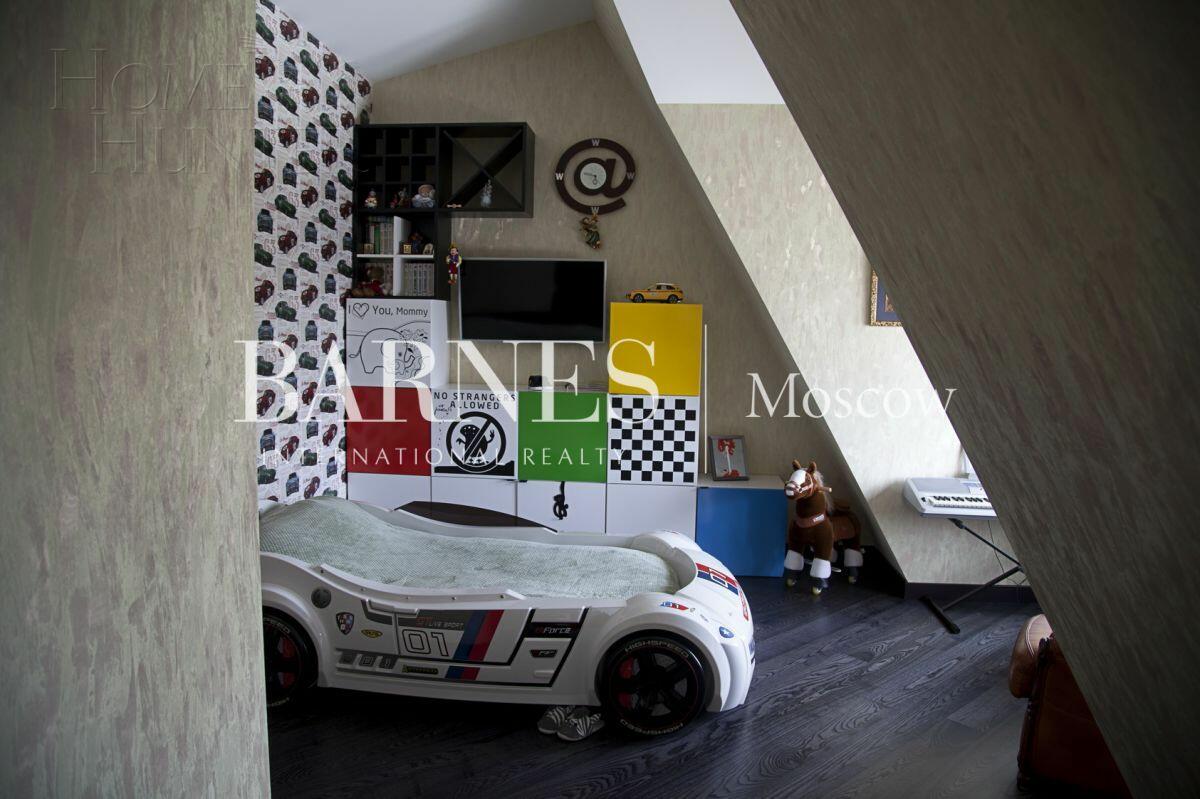 4-этажный таунхаус 320 м² с отделкой