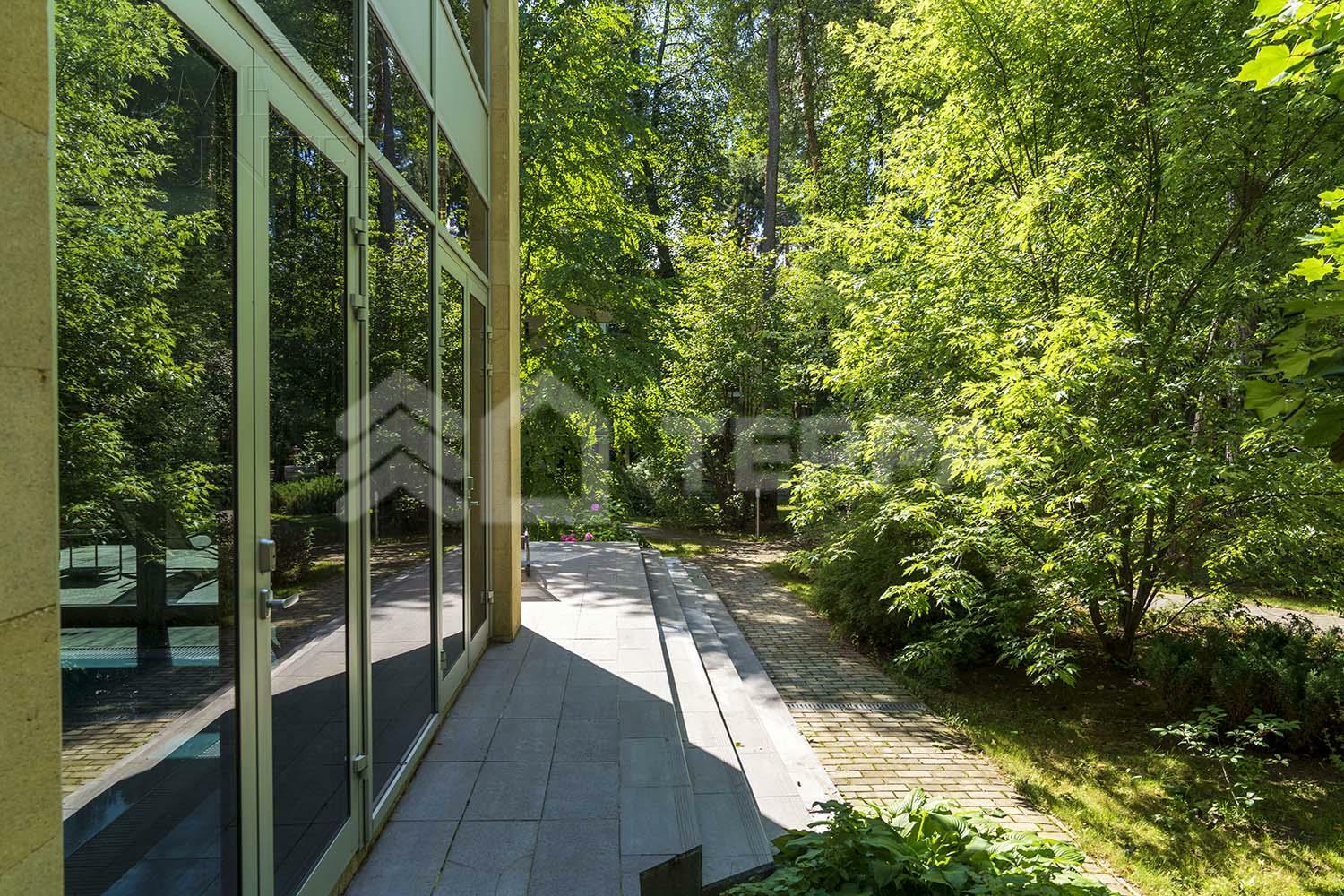 2-этажный коттедж 1 518 м² с отделкой