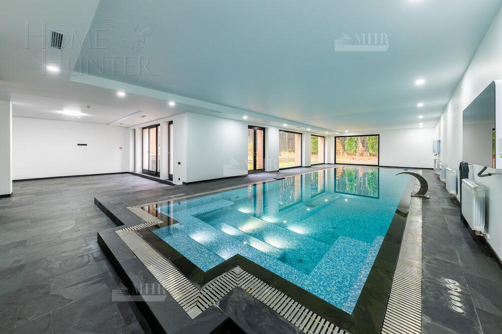 2-этажный коттедж 1 372 м² с отделкой