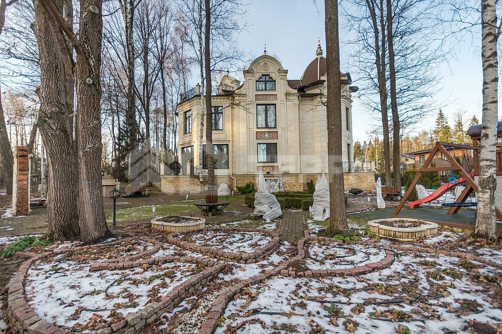 2-этажный коттедж 1 100 м² с отделкой