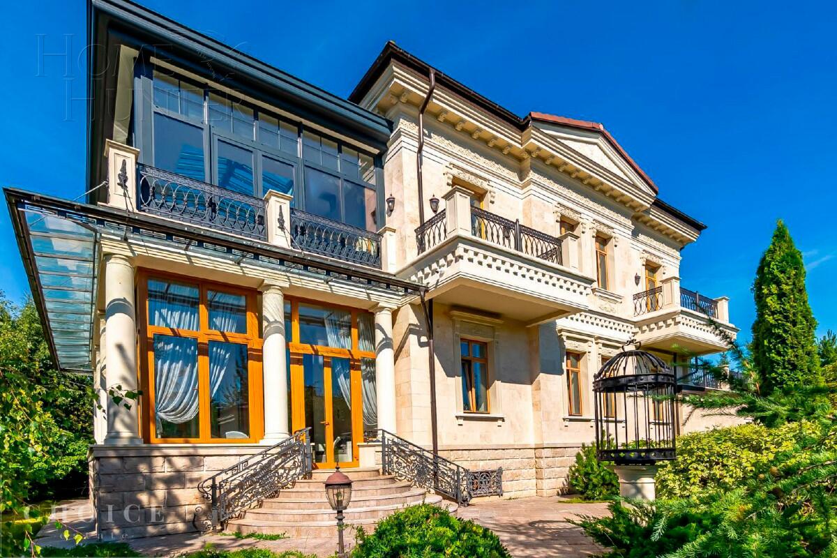 2-этажный коттедж 1 100 м² с отделкой