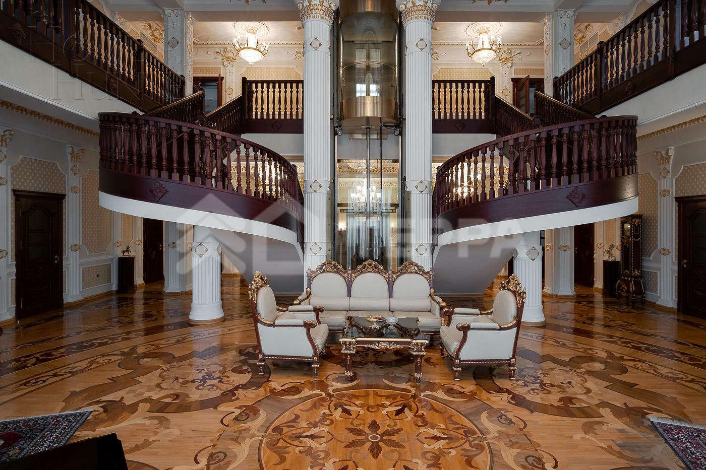 3-этажный коттедж 1 700 м² с отделкой