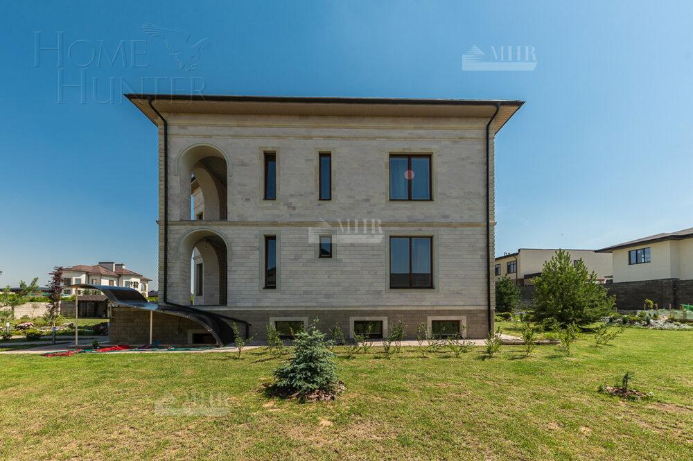 2-этажный коттедж 750 м² с отделкой