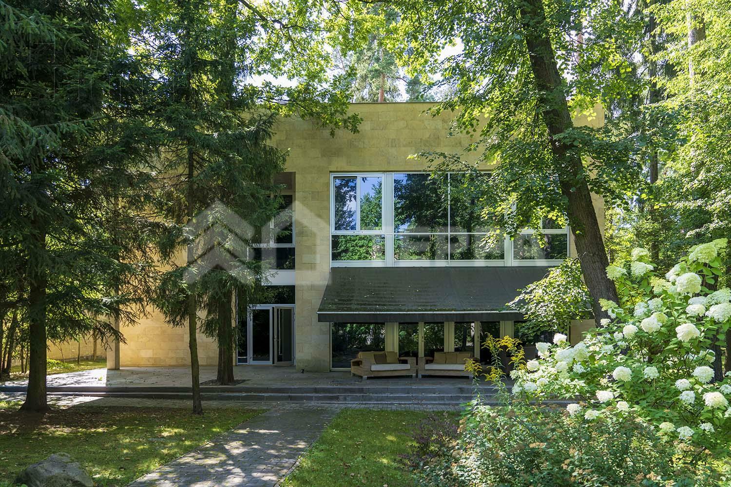 2-этажный коттедж 1 518 м² с отделкой