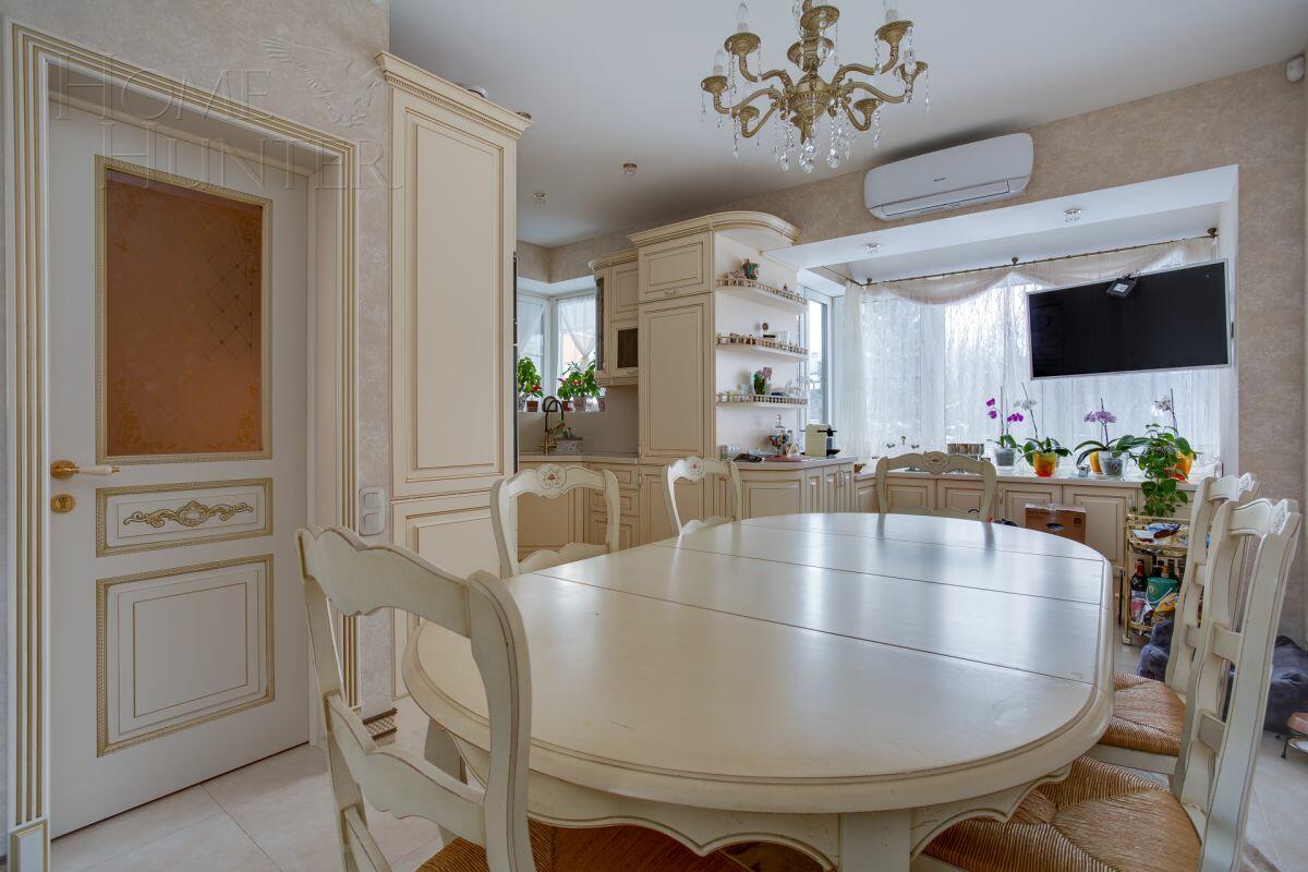 3-этажный таунхаус 300 м² с отделкой