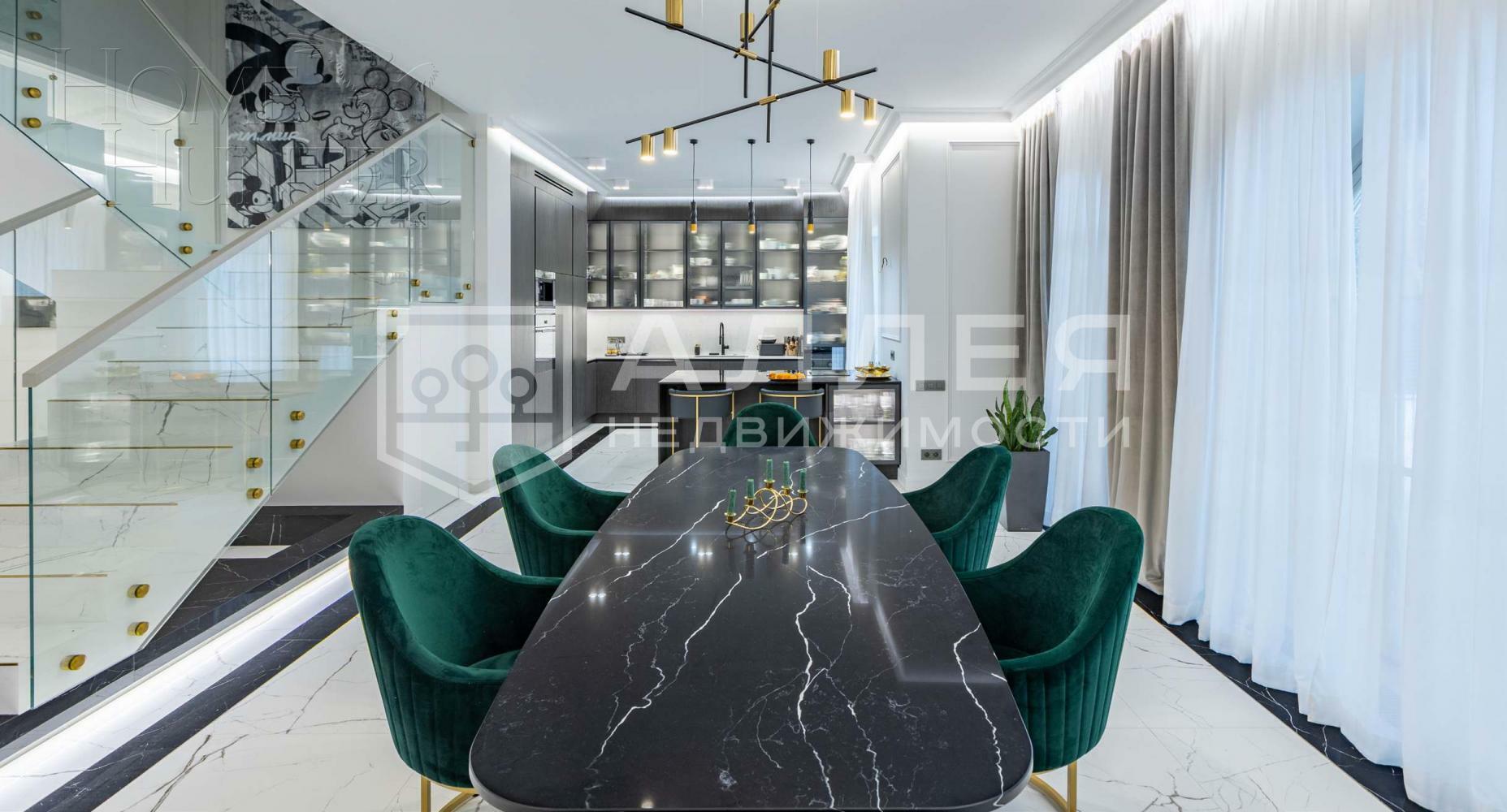 3-этажный коттедж 528 м² с отделкой