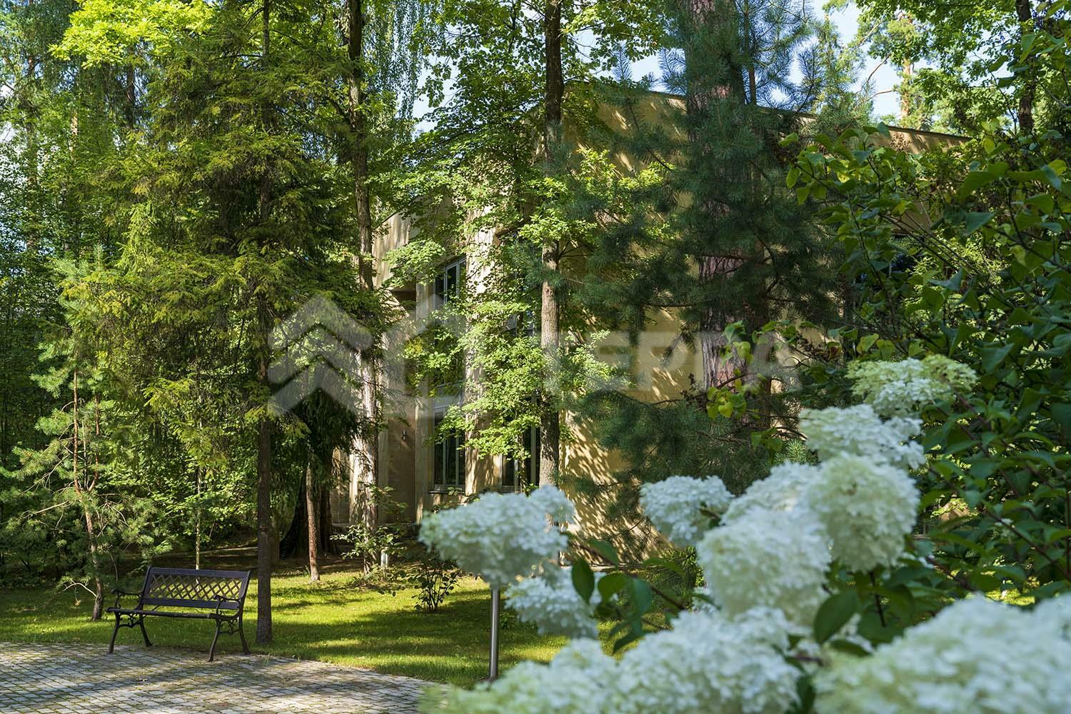 2-этажный коттедж 1 518 м² с отделкой