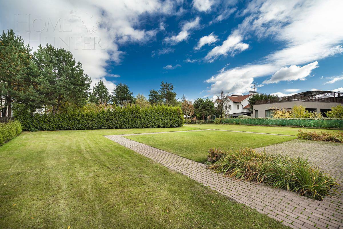 3-этажный коттедж 300 м² с отделкой