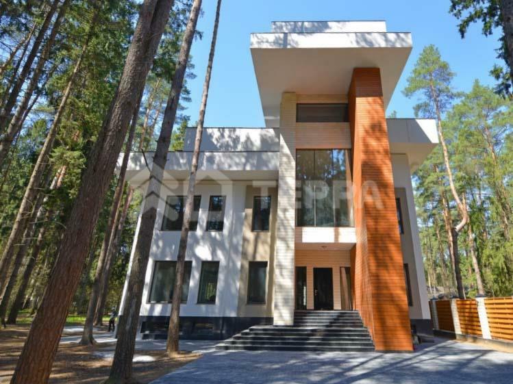 3-этажный коттедж 1 300 м² с отделкой