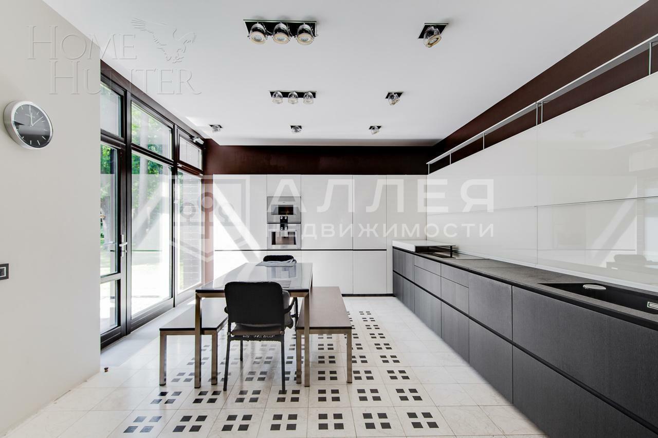 4-этажный коттедж 1 100 м² с отделкой