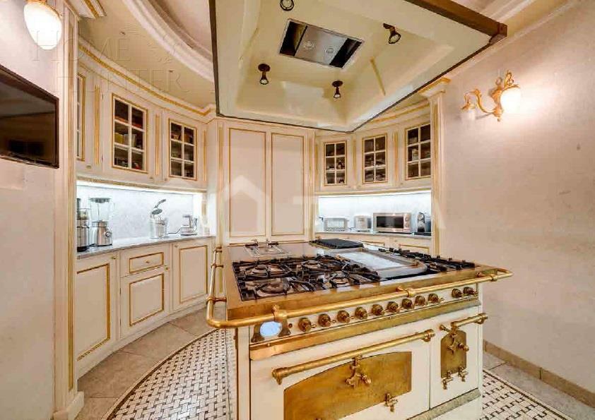 2-этажный коттедж 1 700 м² с отделкой