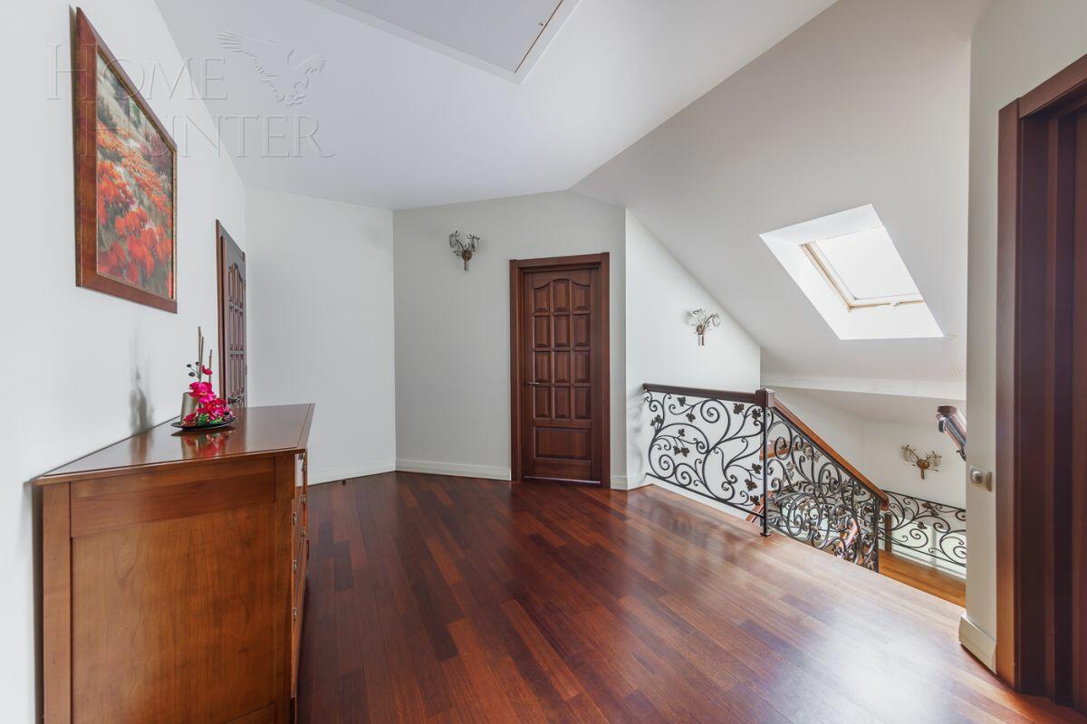 2-этажный коттедж 398.2 м² с отделкой