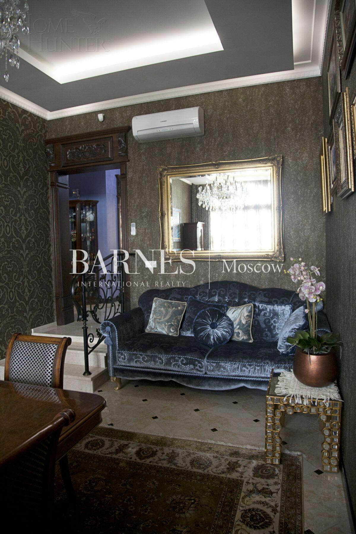 4-этажный таунхаус 320 м² с отделкой