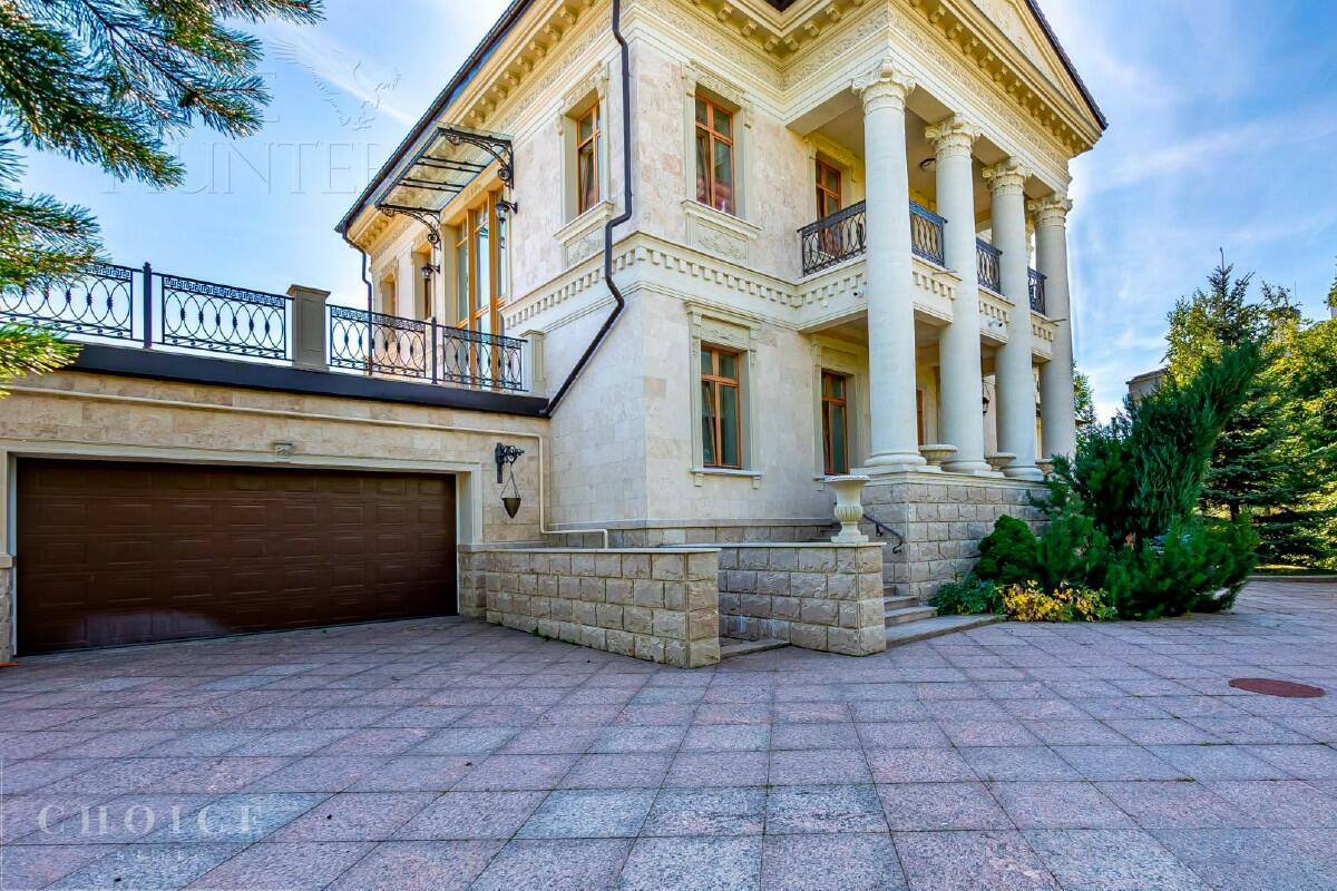 2-этажный коттедж 1 100 м² с отделкой