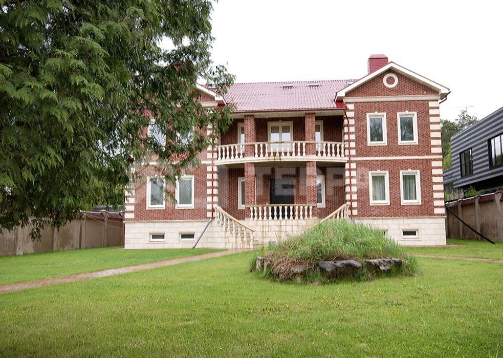 2-этажный коттедж 935 м² с отделкой