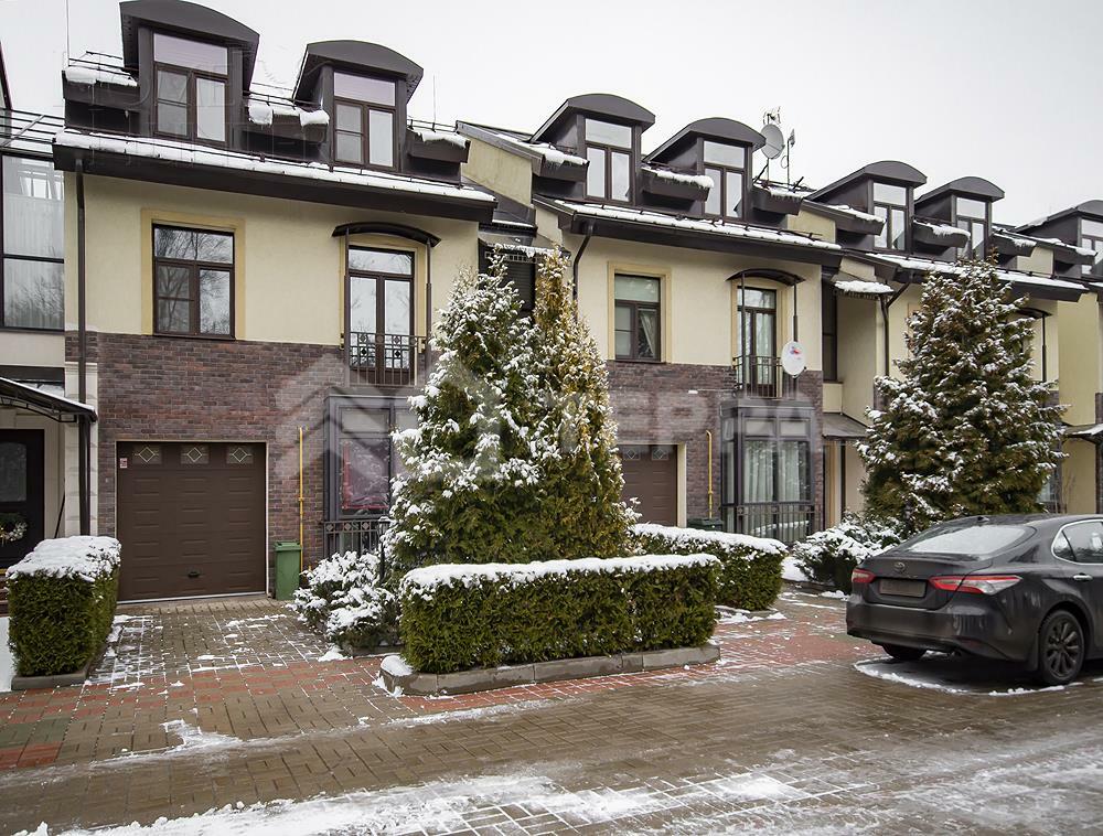3-этажный таунхаус 350 м² с отделкой