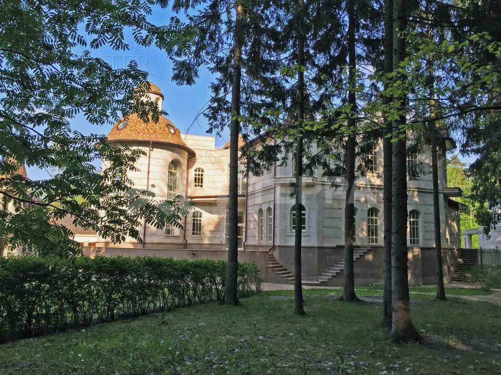 3-этажный коттедж 1 057 м² без отделки