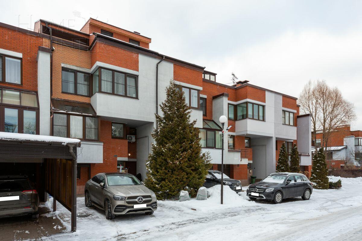 3-этажный таунхаус 300 м² с отделкой