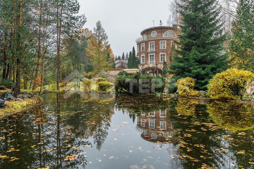 3-этажный коттедж 1 800 м² с отделкой