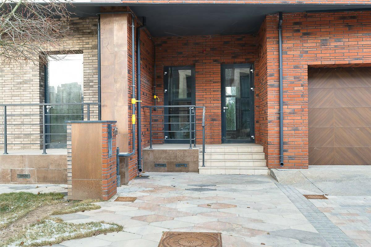 3-этажный таунхаус 244 м² без отделки