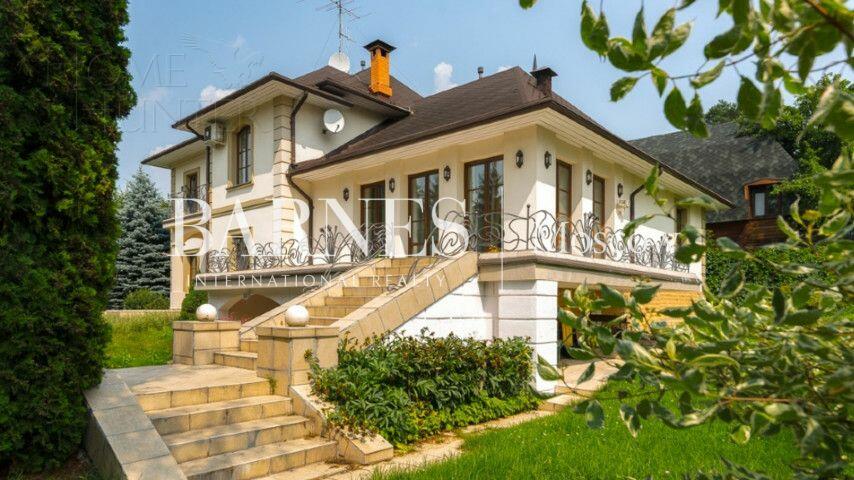 2-этажный коттедж 650 м² с отделкой