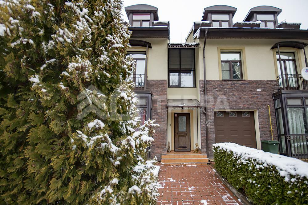 3-этажный таунхаус 350 м² с отделкой