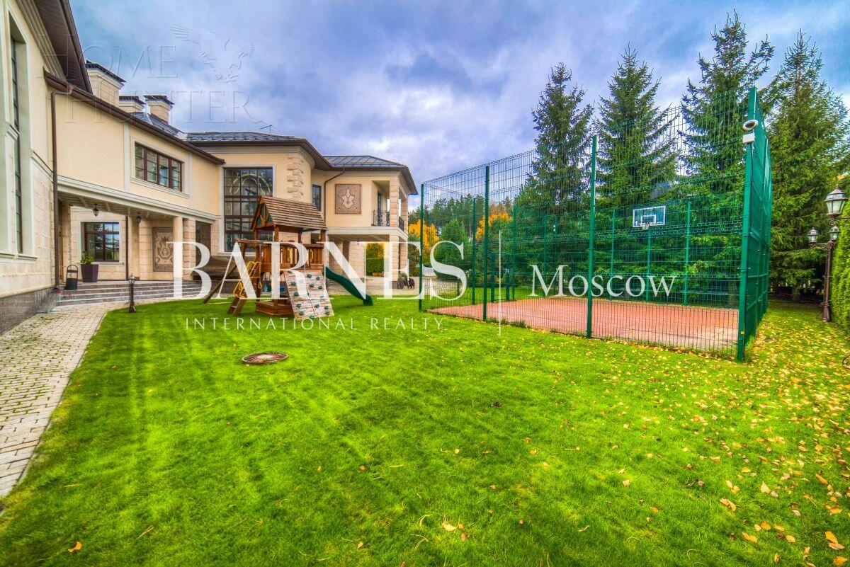 2-этажный коттедж 1 400 м² с отделкой