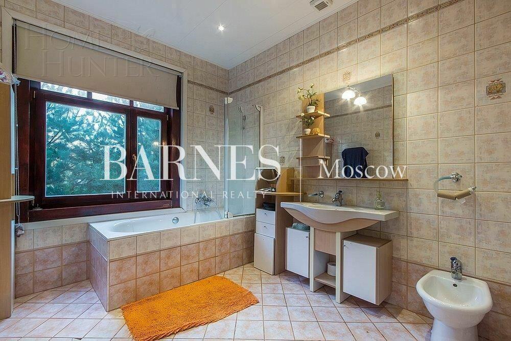 3-этажный коттедж 700 м² с отделкой