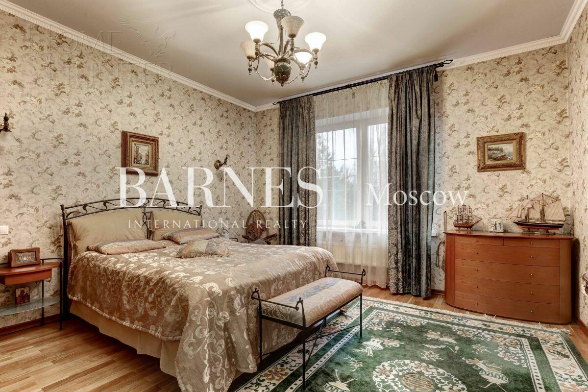 2-этажный коттедж 300 м² с отделкой