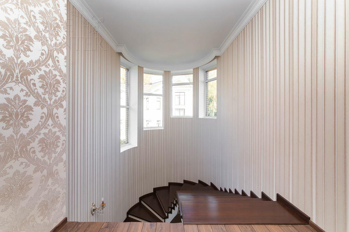 2-этажный коттедж 350 м² с отделкой