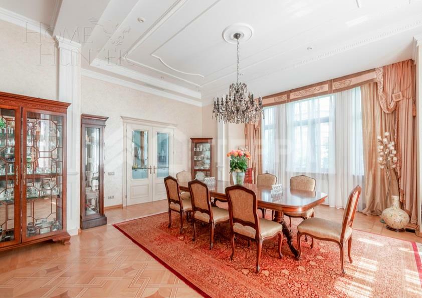 3-этажный коттедж 1 800 м² с отделкой