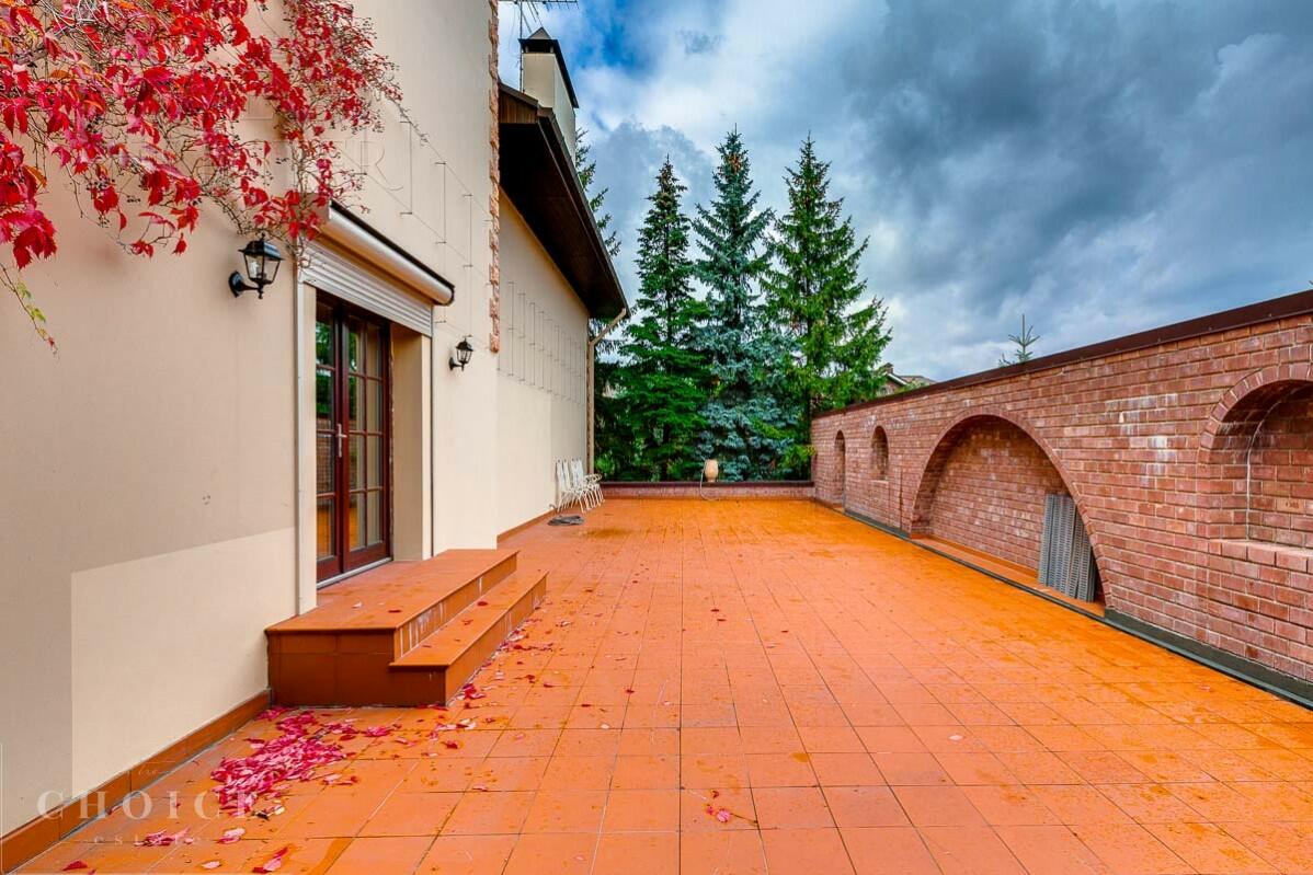 2-этажный коттедж 1 100 м² с отделкой