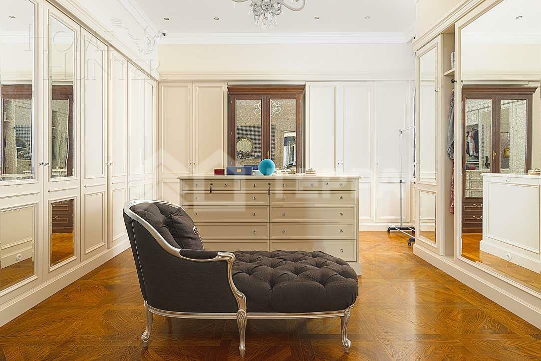 2-этажный коттедж 2 000 м² с отделкой