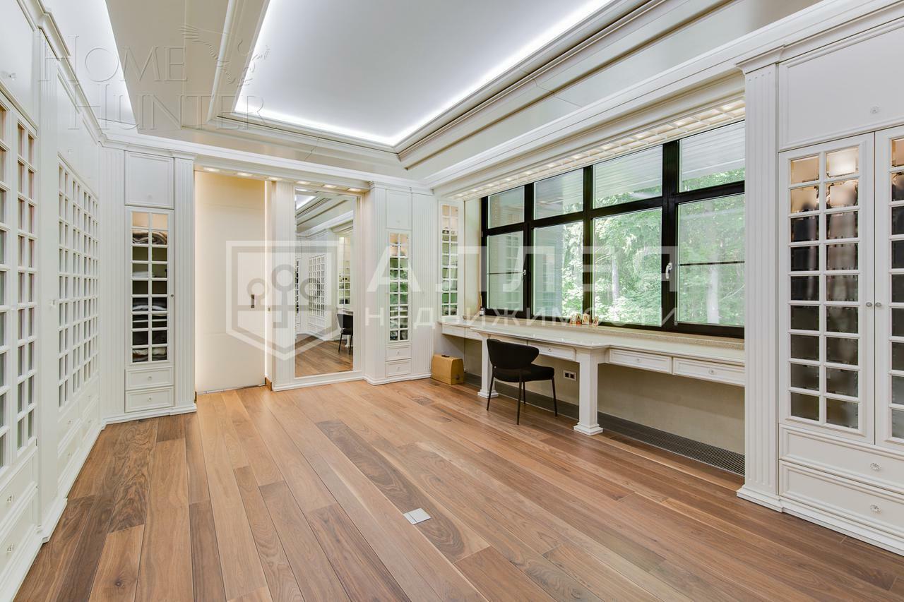 4-этажный коттедж 1 100 м² с отделкой