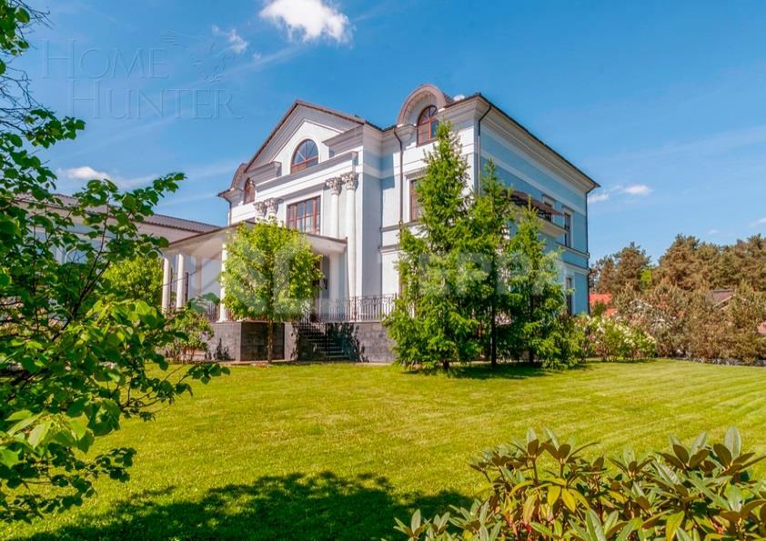 3-этажный коттедж 1 800 м² с отделкой